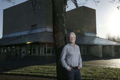 I disse dage er Torben Pedersen i gang med at gruble over sin sidste prædiken og en afskedstale til receptionen på søndag, hvor sognepræsten har sidste arbejdsdag. Foto: Henrik Ole Jensen