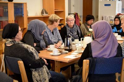 Siden 2006 har Kvindernes Mødested i Ikast knyttet venskaber på tværs af nationalitet, tro og skikke. I øjeblikket er der omkring 40 kvinder tilknyttet mødestedet – men der er altid plads til flere. Foto: Privatfoto