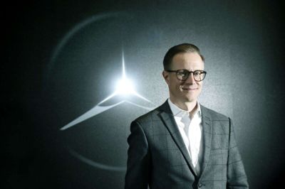 Vi er helt grundlæggende stolte over, at Daimler Truck AG i Stuttgart har valgt at vise os den tillid og tiltro, som det kræver at importere og forhandle deres lastbiler, udtaler Benjamin Mahr, der er direktør i Ejner Hessel. Foto: Henrik Ole Jensen