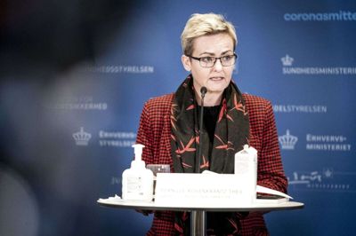 Børne- og undervisningsminister Pernille Rosenkrantz-Theil (S) understreger, at det er sundhedsmæssigt forsvarligt at genåbne skolerne. Det siger hun på et pressemøde tirsdag. Mads Claus Rasmussen/Ritzau Scanpix