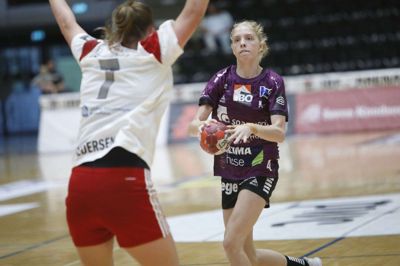 Blot 17-årige Julie Scaglione blev topscorer for HIH, der onsdag vandt over Randers HK. Foto: Henrik Ole Jensen