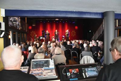 Der var gang i det fra det første minut, da River Jazz og Blues Band gik på scenen. Foto: Steen Hebsgaard