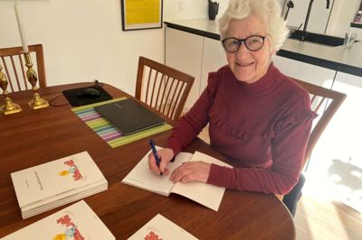 Anna Marie Mosegaard fra Herning har undervist i yoga i 45 år - nu har hun skrevet en bog. Foto: Pr-foto
