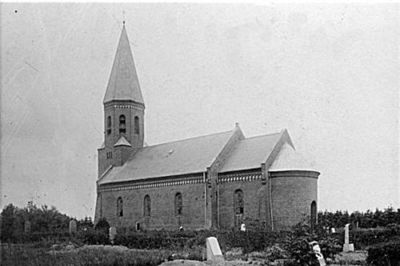 Det vakte stor interesse, da Engesvang Kirke endelig kunne indvies tilbage i 1897. Så stor, at folk krøb op på loftet for at høre festprædiken. Foto: Engesvang Kirkes arkiv