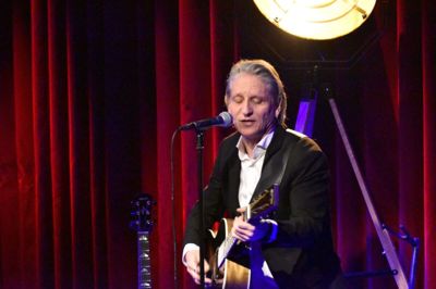 Henrik Volf, lokal musiker, prøver nye grænser med soloshow fyldt med egne sange og anekdoter Foto: privatFoto