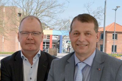 Henrik Engedahl (t.v.) blev mandag valgt som formand for Venstres kredsbestyrelse, da der var generalforsamling hos partiets afdeling i Ikast-Brande Kommune. Med til mødet var også Venstres borgmester Ib Lauritsen. Foto: Steen Hebsgaard