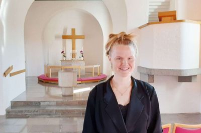 Lærke Lysgaard Jørgensen er udpeget som blandt andet ny kirkesanger ved Engesvang Kirke. Foto: Privatfoto