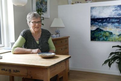 Tidligere sognepræst Karin A. Vestergaard byder på vegne af programudvalget bag »Højskoleformiddage« til en studietur 19. maj. Foto: Henrik Ole Jensen