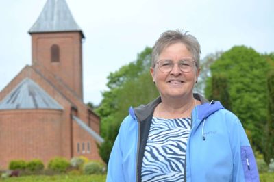Eva Simonsen klar til nye udfordringer ved Engesvang Kirke. Foto: Privatfoto