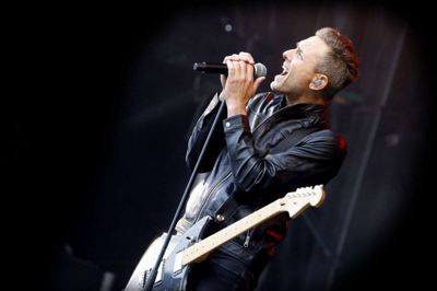 Ikast Musikliv er i gang. Her ses det danske band Johnny Deluxe på den store scene kort efter åbningen. Foto: Henrik Ole Jensen