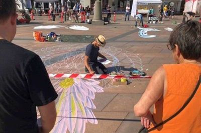 Der kom gang i de kulørte pensler, da Brandes Street Art-festival begyndte lørdag. Foto: Michael Holmgaard Christiansen