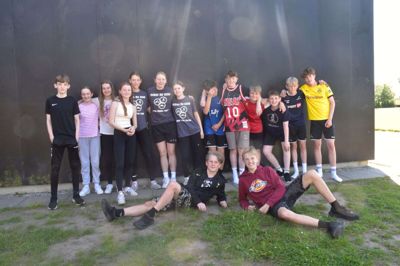 7. årgang fra Østre Skole i Ikast hjemførte guld i triatlon, inden det ringede ud til sommerferie.