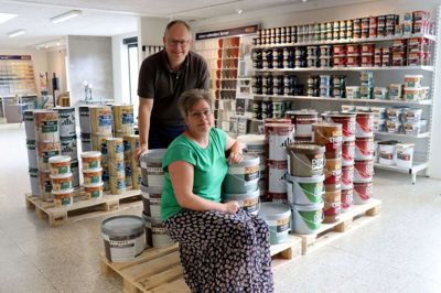 Susanne og Lorents fra Farvehuset i Ikast lukker butikken ved årsskiftet