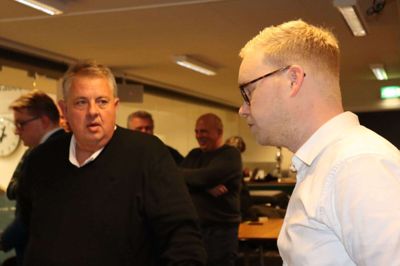 Simon Vanggaard var både skuffet og ked af DF’s tilbagegang, men han ser frem til at arbejde sammen med Mikael Würtz, som blev valgt ind i byrådet. Trine Meldgaard Kristensen og Bo Sand Kristensen blev ikke valgt ind. Foto: Laila Kempel