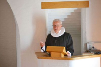 Torben Pedersen var i en menneskealder sognepræst i Fonnesbæk Kirke i Ikast. Han nåede ikke langt ind i sin nye seniortilværelse før der var bud efter ham i Engesvang. Nu har han sagt ja til at vikariere her frem til årsskiftet. Foto: privat Foto