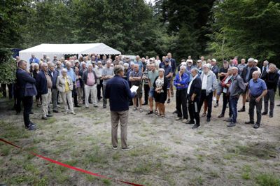 Der var pænt fremmøde, da Ikast Vandforsyning officielt åbnede Gludsted Kildeplads i hjertet af Gludsted Plantage. Foto: Henrik Ole Jensen