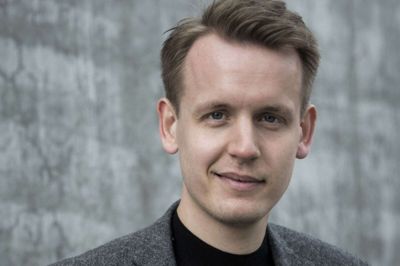 Frederik Lindhardt holder foredrag i Ikast Kirkecenter. Foto: Pr-foto