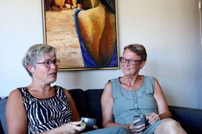 Anette Larsen (t.h.) og Trine Jensen har deres kirkelige ståsted i Indre Mission, hvor de føler sig i trygge rammer. De ser blandt andet frem til den lokale kreds’ 125-årsjubilæum 2. september. Foto: Laila Kempel
