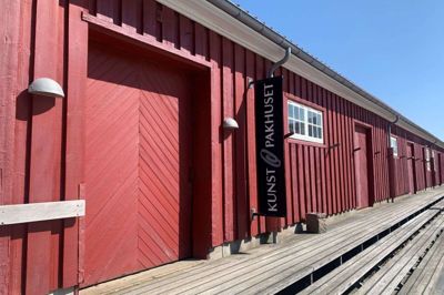 Der skal nytænkes i Kunstpakhuset, så de seneste års røde tal i regnskaberne kan viskes ud. Det skal blandt andet ske ved at åbne lokalbefolkningens øjne for, at man har et unikt udstillingssted lige midt i Ikast. Foto: Mikkel Korsgaard Christensen