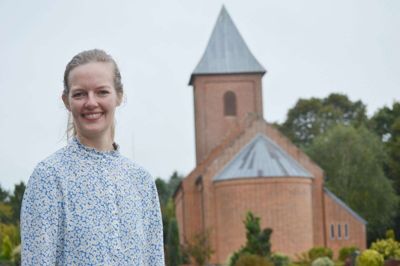 31-årige Lisbeth Roesen er den ny organist ved Engesvang Kirke. Foto: Privatfoto