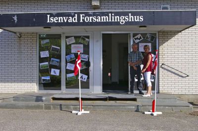 Æ Waaj - Isenvad Forsamlingshus bliver brugt til mange arrangementer og aktiviteter, og tirsdag var huset et af de 10 valgsteder i Ikast-Brande Kommune. Billedet her stammer dog tilbage fra 2013, hvor kommunen havde inviteret til lokalplans-messe. Foto: Privatfoto