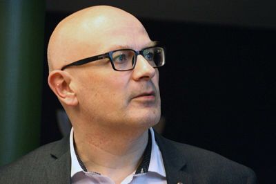 Bjarne Raabjerg har med en enig bestyrelse i baghånden sagt ja til at træde til som fungerende formand for Vores Ikast frem til den ordinære generalforsamling i foråret 2023. Foto: Kim Kristensen