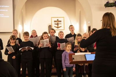 Den traditionelle juletræstænding og slikposeuddeling i Ikast. Foto: Malene Tswai