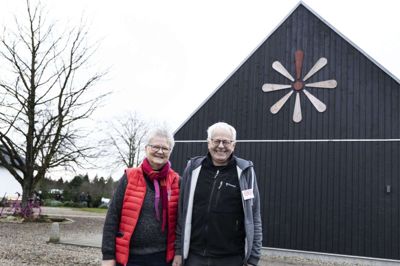 Der gemmer sig mange særlige og rørende menneskehistorier rundt på Ruskjærholm. En af dem er Else Eriksens fortælling om, hvordan et brystkræftforløb fik hende ind i det frivillige arbejde, som har givet et stort mentalt skub i tilværelsen. Det kan Else Eriksens mand, Finn Eriksen, også skrive under på. Foto: Tom Laursen