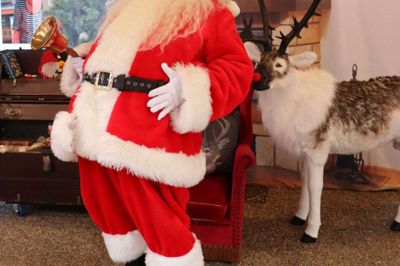 Ho-ho-ho! Julemanden er i god, rund form og er klar til at rejse verden rundt med julegaver. Foto: Merete Riis Jensen