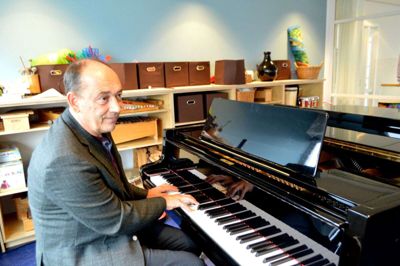 Musikskoleleder Simon Lindegaard glæder sig til at udvikle på nyt samarbejde med ungdomsskolen, hvor de unges interesse for musik og fællesskab skal styrkes. Foto: Laila Kempel