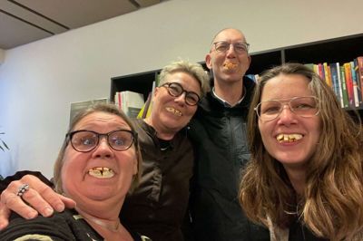 Arbejdsgruppen bag arrangementet. Det er fra venstre Annette Uldum (Engesvang Skole), Mona Salquist (Nørre Snede Skole), Alan Mathiasen (Isenvad Skole) og Rikke Bernstorff Happel, pædagogisk ledelseskonsulent i kommunen. Jørgen Erik Schou (Nordre Skole) var ikke til stede, da billedet blev taget. Foto: Privatfoto