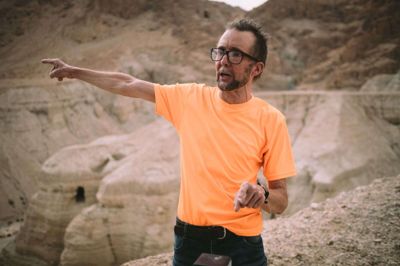 Søren Holst er en erfaren bibeloversætter, der blandt andet fortæller om, hvorfor Patrick fra Herlev gerne skal kunne forstå beretningen om Adam og Eva. Foto: Privatfoto