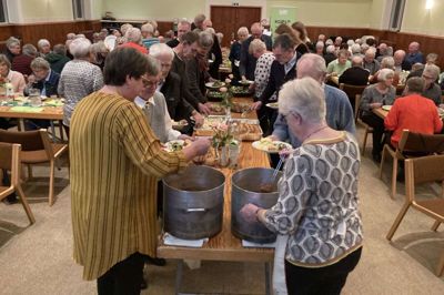 Millionbøffen vakte glæde hos de godt 100 gæster ved millionfesten for Ikast Genbrugscenter. Foto: Jens Martin Gundersen