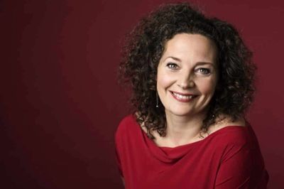 Anne-Cathrine Riebnitzsky vil på kvindernes internationale kampdag holde foredrag på Ikast bibliotek. Foto: PR foto