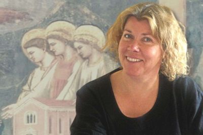 Ved »Kvindetapas« fortæller sognepræst og forfatter Marianne Aagaard Skovmand om, hvordan kvinderne har haft stor betydning for kristendommen. Foto: Fonnesbæk Kirke