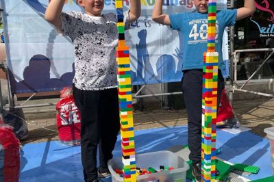 De fleste er vilde med at lege med Lego, men hvor højt et tårn kan man egentlig bygge med Duplo-klodser? Foto: Privatfoto