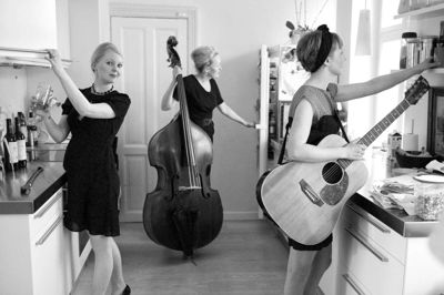 Sara Grabow og hendes trio gæster Bakkehuset i Ikast.Foto: PR-foto