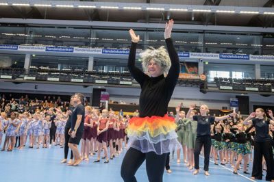 Festlig start på årets gymnastikopvisning i Ikast Gymnastikforening. Foto: Erik Kreutzfeldt