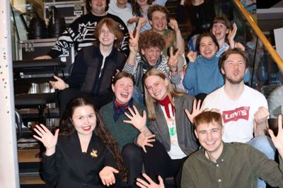 De 14 semifinalister er klar til aftenens konkurrence - en offentlig koncert i Bakkehuset mandag aften. Foto: Laila Kempel