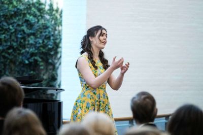 Koldingensiske Thea Adolph Jensen sang sidste år til smuk musik af Clara Schumann og Andrew Lloyd Webber.
I weekenden vender Unge Sangere tilbage. Foto: Chresten Bergh