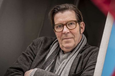 Søren Østergaard bor fem måneder af året i en cirkusvogn, når han rejser land og rige rundt med Zirkus Nemo. - Jeg tager aldrig hjem - det bliver jeg forvirret af, siger den 65-årige zirkusdirektør, der resten af året bor i hjertet af København med sin hustru, skuespillerinden Lisbet Lundquist. (Arkivfoto).