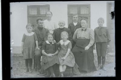 Et eksempel på et af de cirka 2.000 billeder fra perioden 1910-1940 af primært personer i Ikast. Foto: Menny Gandrup