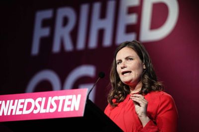 Enhedslistens Mai Villadsen har siddet i folketinget siden 2019. Nu skal hun ud at finde sig et nyt job. Enhedslisten har en intern regel, der sikrer fornyelse og forhindrer, at politik bliver en profession. Det betyder, at man maksimalt kan sidde syv år som folketingsmedlem