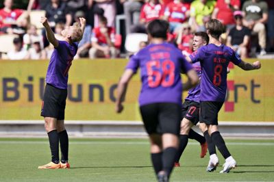 Gustav Isaksen (t.v.) jubler over en af sine to scoringer i mandagens 3-3-kamp på udebane mod Silkeborg. På lørdag venter lidt af et brag i sæsonens sidste hjemmekamp for FCM. Foto: Henning Bagger/Ritzau Scanpix