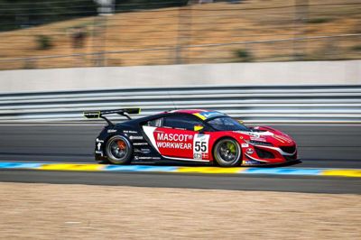 I en Honda NSX GT3 fra GMB Motorsport var Simon Birch for en uge siden ude at give den fuld gas på den legendariske Le Mans-bane i Frankrig. Foto: Privatfoto