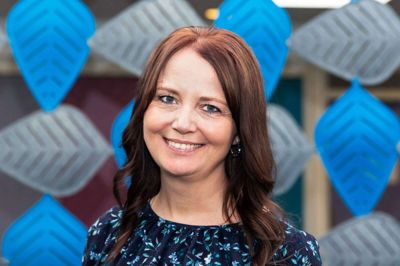 Lisbeth Kirkeby er rekrutterings-konsulent i Ikast-Brande Kommune, og hun har travlt med at tale sosu-faget op og give området den respekt, som det fortjener. Fokus er rettet mod at hverve nye kræfter til et område, som vores velfærd i den grad er bygget op om. Foto: Linna Grøn