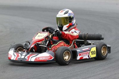 Fuld fart fremad! Der er godt gang i den, når kørerne giver den gas på banen ved DM i gokart i Ikast. Foto: Henrik Ole Jensen
