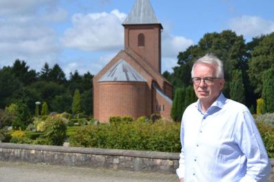 Bent Kristensen er tilknyttet Engesvang Kirke som medhjælper på kontoret. Foto: Privatfoto