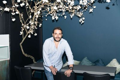 Restauratør Hassan Halik har gennem tiden startet mange spisesteder i Herning. Nu er han rykket til Ikast, hvor han har åbnet restauranten Sans. Foto: Linna Grøn