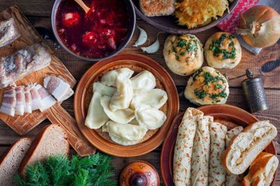 Lokale ukrainere, flygtninge og fastboende inviterer til maddag med masser af ukrainske specialiteter. Foto: Privatfoto